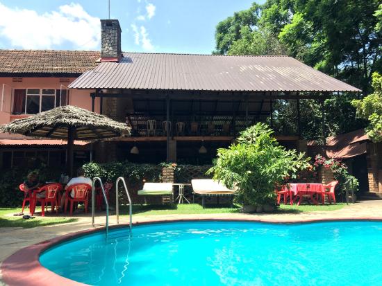 poolside-at-the-outpost